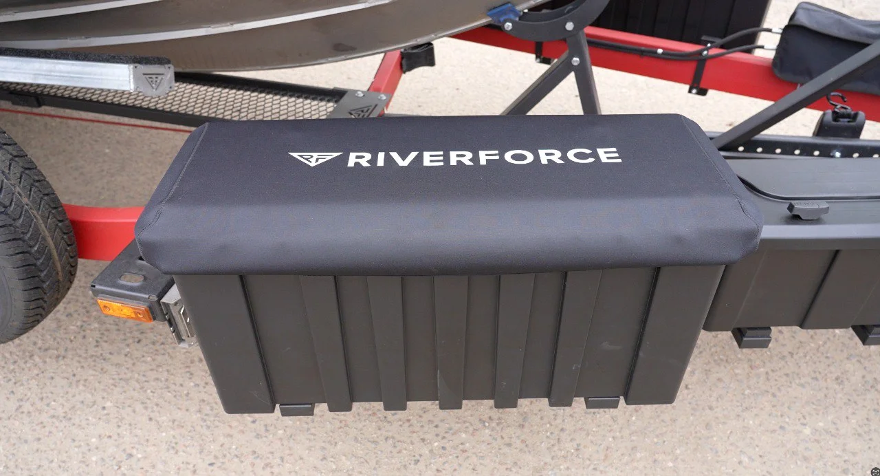 Защитный неопреновый чехол Riverforce для ящика DAKEN 360х750