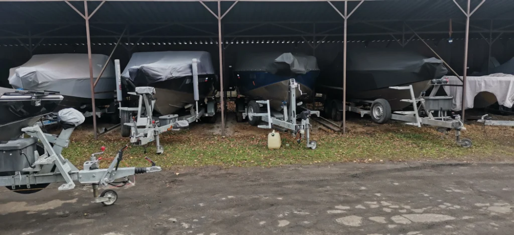 Лестница для лодочного прицепа. Какие проблемы судовладельца решает?