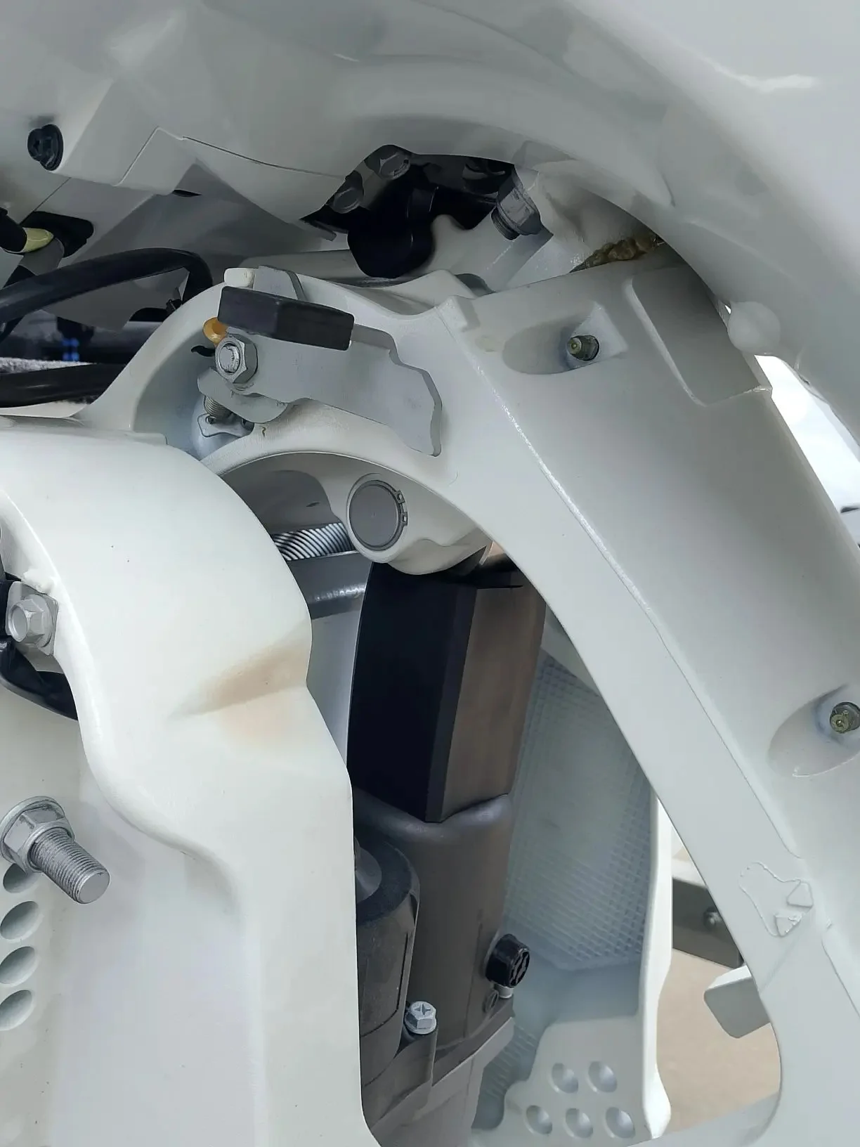Упор для лодочного мотора транспортировочный Trim Stick for Suzuki Riverforce_6