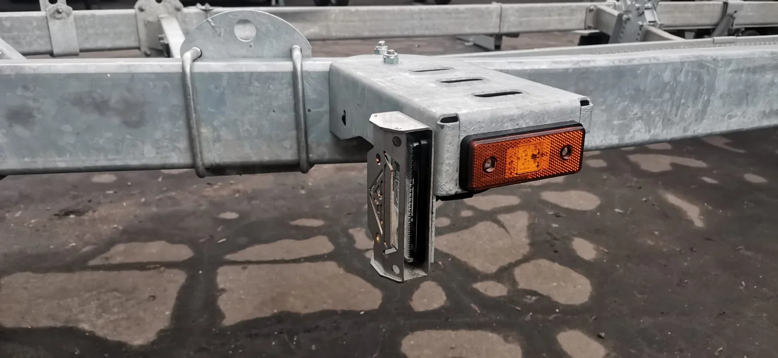 Защита габаритных фонарей Light Guard 5070 Riverforce_4