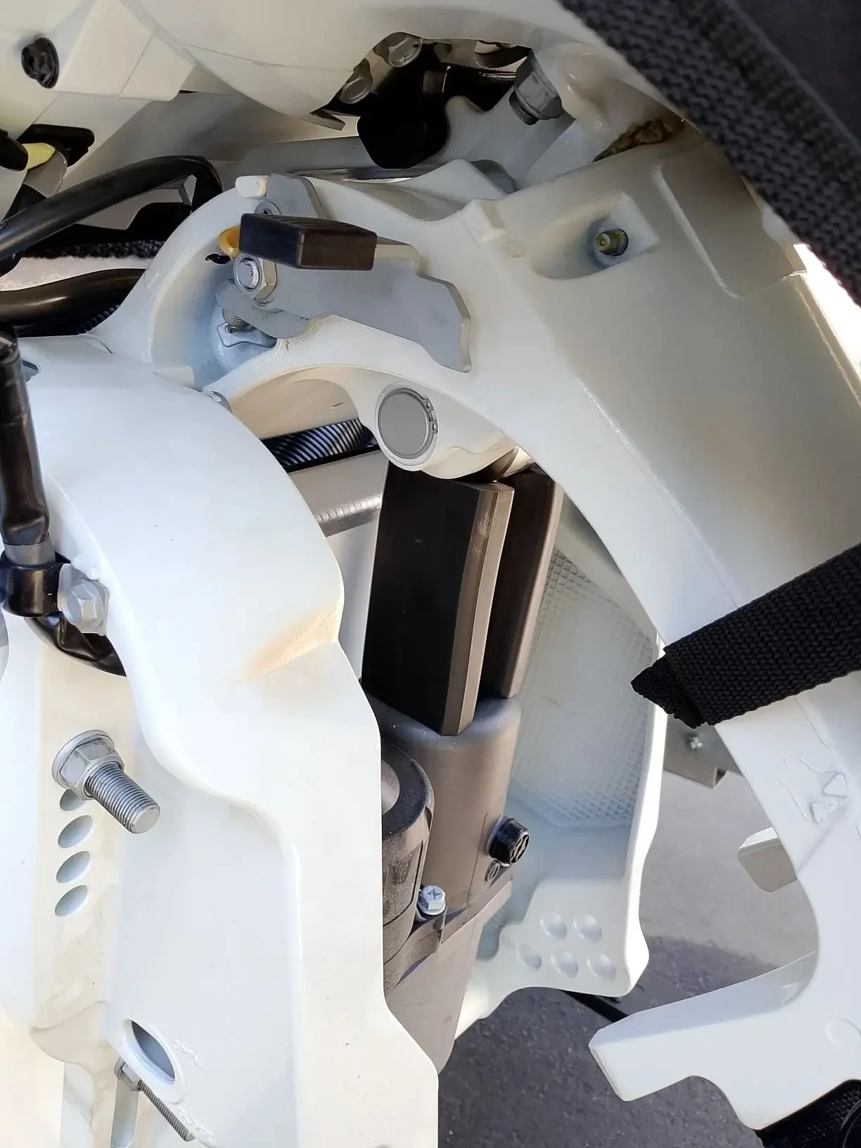Упор для лодочного мотора транспортировочный Trim Stick for Suzuki Riverforce_1