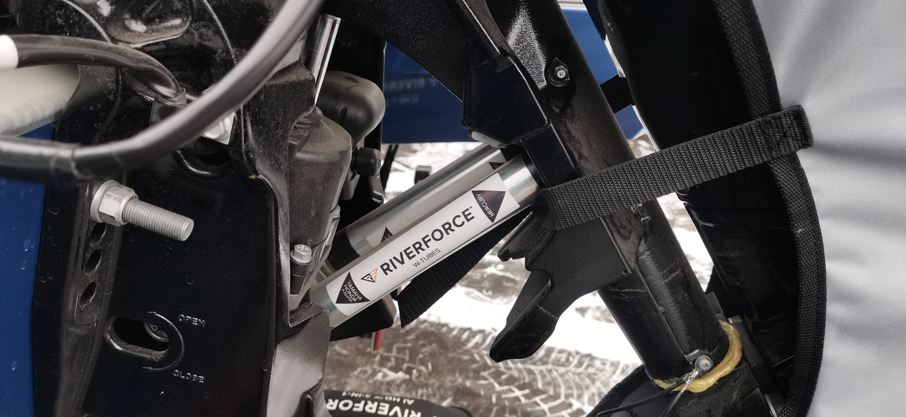 Упоры для лодочного мотора транспортировочные W-Tubes Riverforce